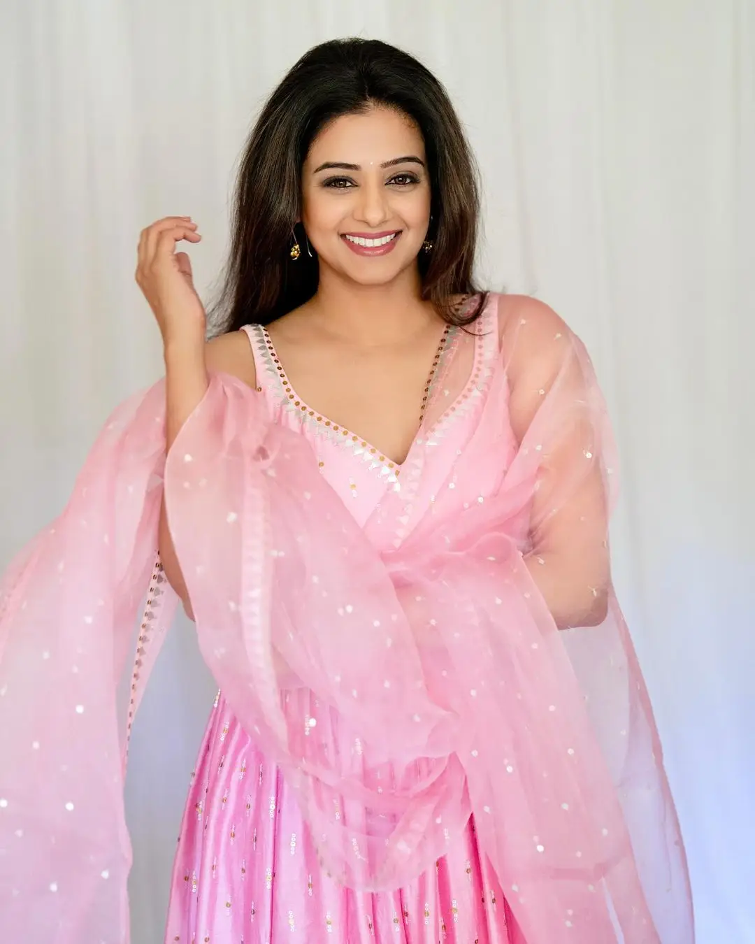 PRIYAMANI IN SOUTH INDIAN TRADITIONAL SLEEVELESS PINK GOWN SLEEVELESS 6